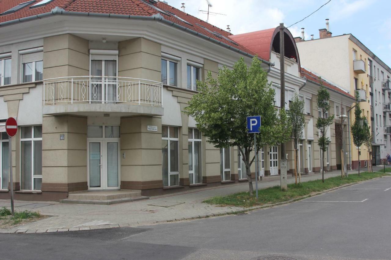 Mox Downtown Apartman Debrecen Exteriör bild